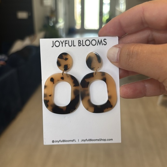 🎈4 LISTINGS FOR $20!! Geometric Tortoise Marble Pattern Drop Earrings - Picture 4 of 4